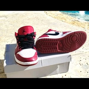 Jordan 1 Noble red